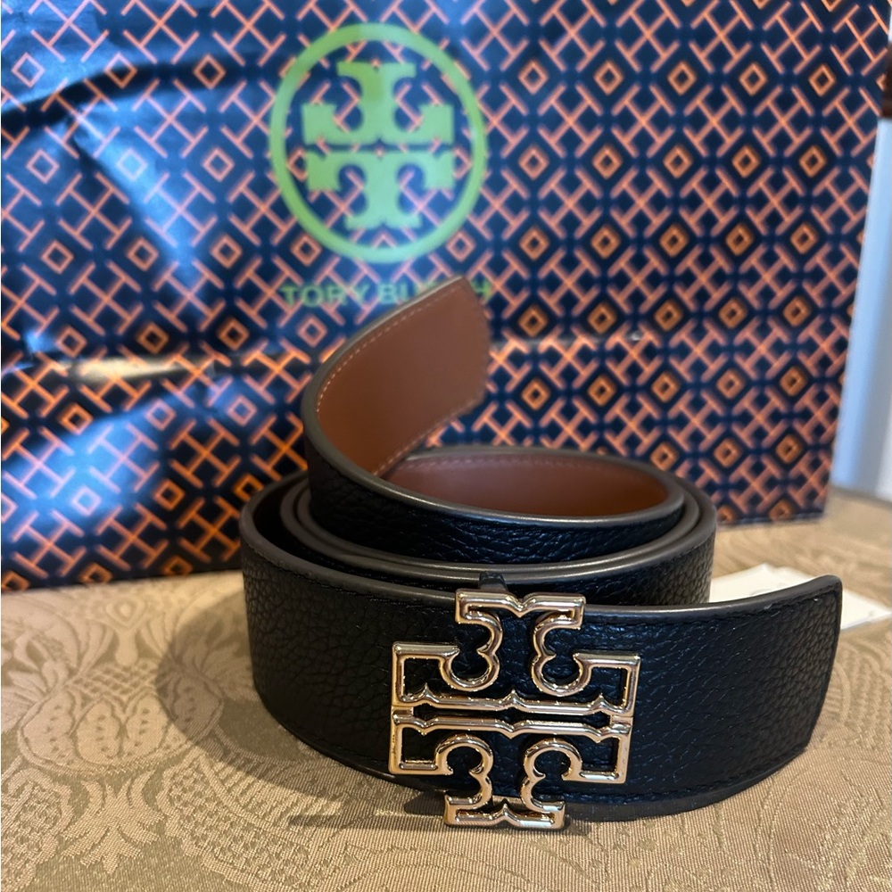 NWT Tory Burch Britten Logo Reversible Belt 1.5” wide 44.5” long. Size L